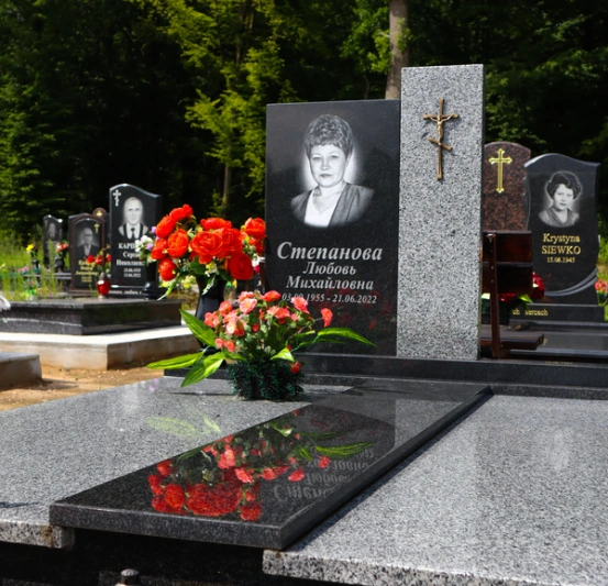 Памятник двойной 93